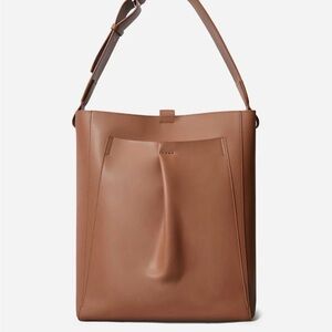 Everlane Studio Bag: leather tote color Cognac